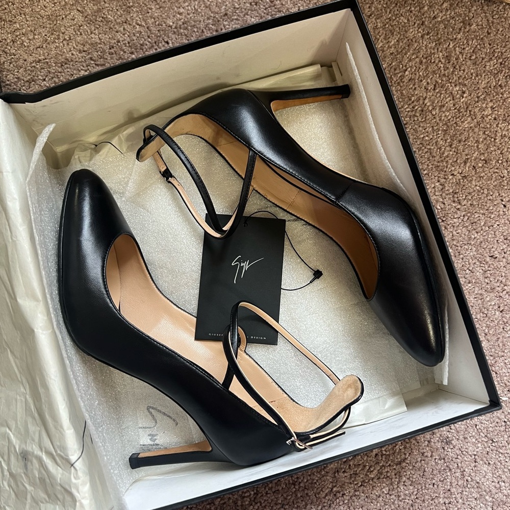 NEW Guiseppe Zanotti black leather cross ankle strap heels sz 38 8  stiletto